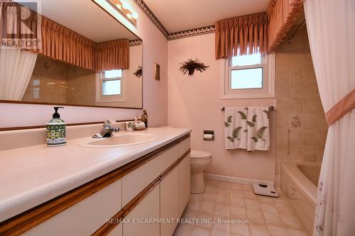 54 Ramsden Drive, Hamilton, ON - Indoor Photo Showing Bathroom