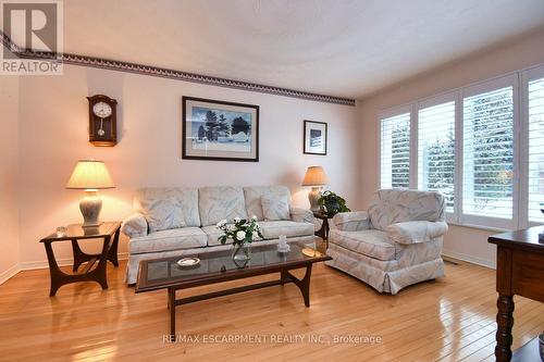 54 Ramsden Drive, Hamilton, ON - Indoor Photo Showing Living Room