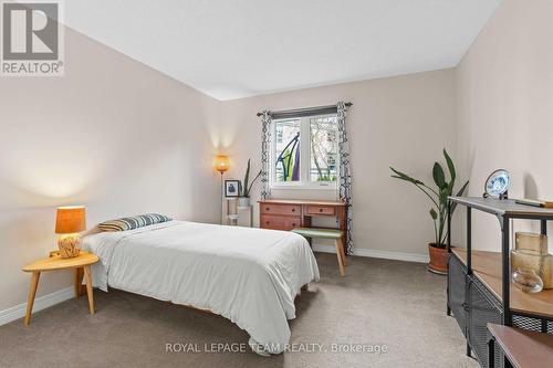 849 Rob Roy Avenue, Ottawa, ON - Indoor Photo Showing Bedroom