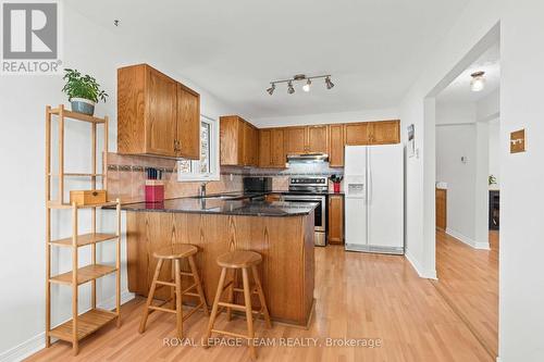 849 Rob Roy Avenue, Ottawa, ON - Indoor Photo Showing Kitchen