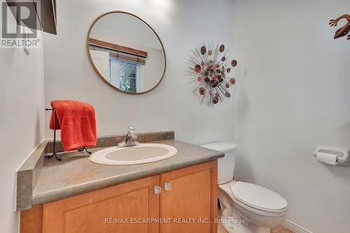 30 Meadowpoint Drive, Hamilton, ON - Indoor Photo Showing Bathroom