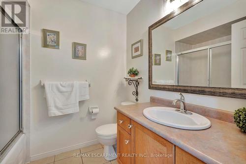 30 Meadowpoint Drive, Hamilton, ON - Indoor Photo Showing Bathroom