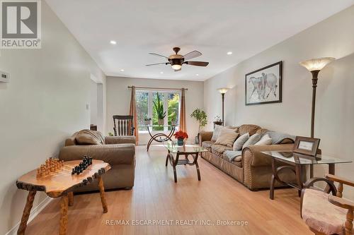 30 Meadowpoint Drive, Hamilton, ON - Indoor Photo Showing Living Room