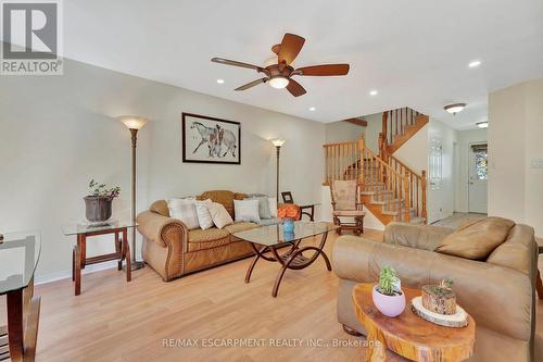 30 Meadowpoint Drive, Hamilton, ON - Indoor Photo Showing Living Room