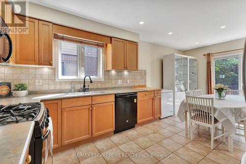 30 Meadowpoint Drive, Hamilton, ON - Indoor Photo Showing Kitchen With Double Sink