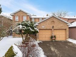 4408 Beacon Lane  Mississauga, ON L5C 4J7