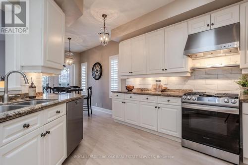 4098 Montrose Crescent, Burlington, ON - Indoor Photo Showing Kitchen With Double Sink