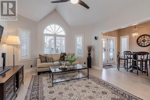 4098 Montrose Crescent, Burlington, ON - Indoor Photo Showing Living Room