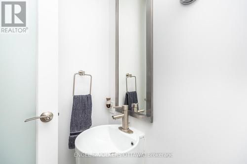 53 Vaughan Street, Ottawa, ON - Indoor Photo Showing Bathroom