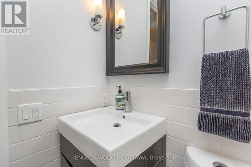 53 Vaughan Street, Ottawa, ON - Indoor Photo Showing Bathroom