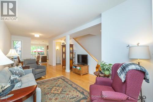 53 Vaughan Street, Ottawa, ON - Indoor Photo Showing Living Room