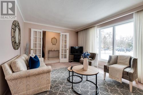 1284 Fairdale Drive, Mississauga, ON - Indoor Photo Showing Living Room