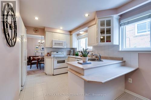 1284 Fairdale Drive, Mississauga, ON - Indoor Photo Showing Kitchen With Double Sink