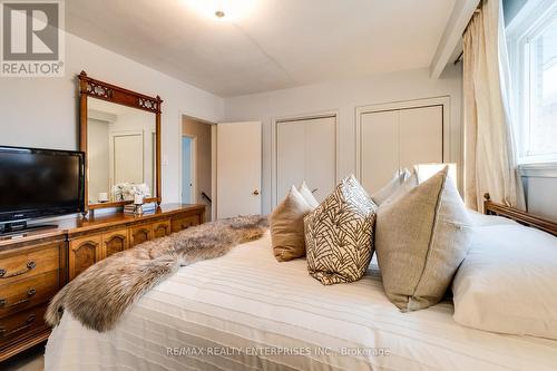 1284 Fairdale Drive, Mississauga, ON - Indoor Photo Showing Bedroom