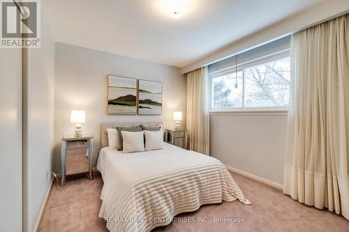 1284 Fairdale Drive, Mississauga, ON - Indoor Photo Showing Bedroom