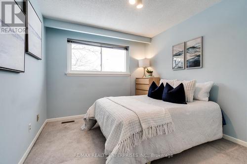 1284 Fairdale Drive, Mississauga, ON - Indoor Photo Showing Bedroom