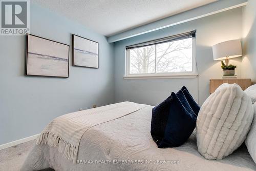 1284 Fairdale Drive, Mississauga, ON - Indoor Photo Showing Bedroom