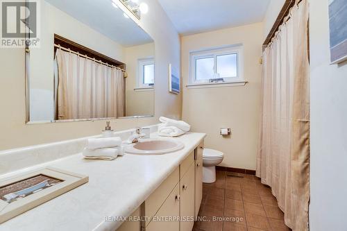 1284 Fairdale Drive, Mississauga, ON - Indoor Photo Showing Bathroom