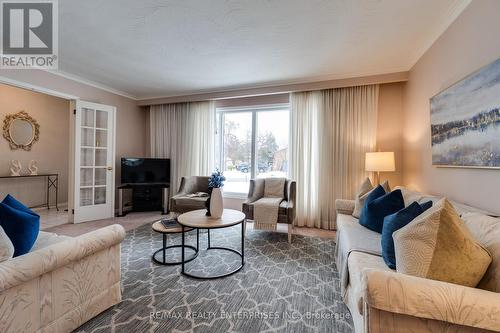 1284 Fairdale Drive, Mississauga, ON - Indoor Photo Showing Living Room