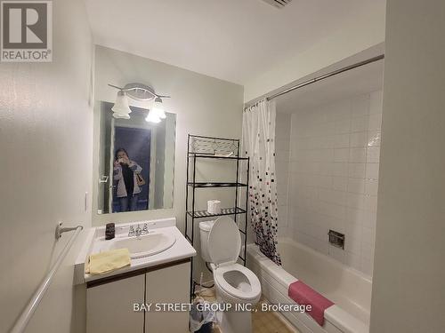 3503 Cherrington Crescent, Mississauga, ON - Indoor Photo Showing Bathroom