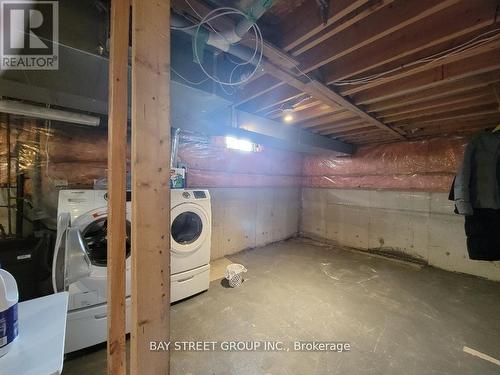 3503 Cherrington Crescent, Mississauga, ON - Indoor Photo Showing Laundry Room