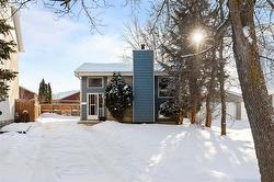 90 Elsbury BAY  Winnipeg, MB R2N 2J2