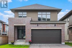 525 PIMIWIDON STREET  Ottawa, ON K1K 5A1