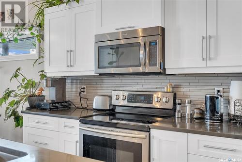 622 Marlatte Crescent, Saskatoon, SK - Indoor Photo Showing Kitchen With Upgraded Kitchen