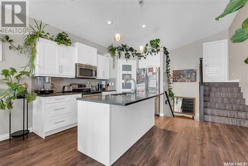 622 Marlatte Crescent, Saskatoon, SK - Indoor Photo Showing Kitchen With Upgraded Kitchen