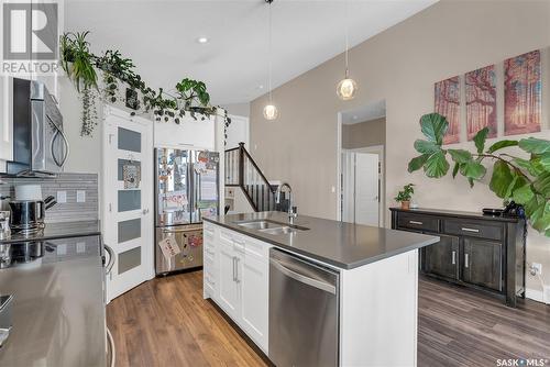 622 Marlatte Crescent, Saskatoon, SK - Indoor Photo Showing Kitchen With Double Sink