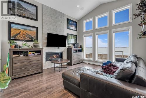 622 Marlatte Crescent, Saskatoon, SK - Indoor Photo Showing Living Room With Fireplace