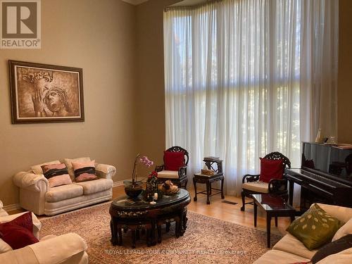 5883 Riverside Place, Mississauga, ON - Indoor Photo Showing Living Room