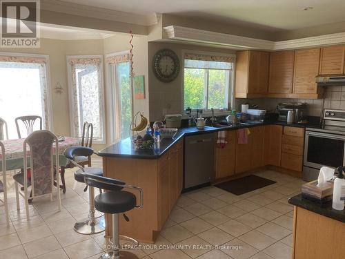 5883 Riverside Place, Mississauga, ON - Indoor Photo Showing Kitchen With Double Sink