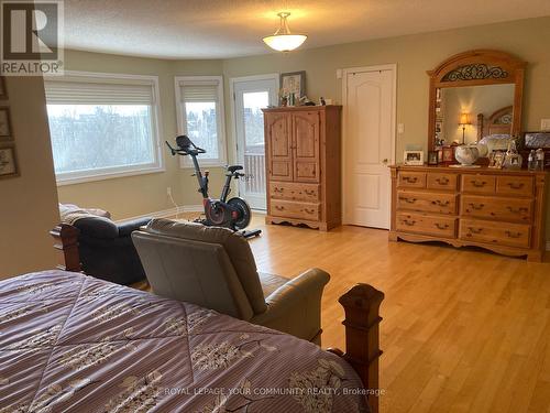 5883 Riverside Place, Mississauga, ON - Indoor Photo Showing Bedroom