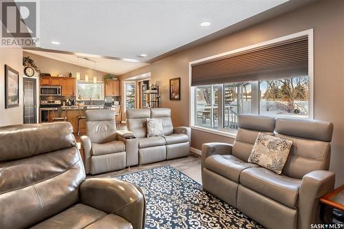 935 Fairbrother Close, Saskatoon, SK - Indoor Photo Showing Living Room