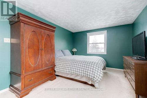 1353 Fisher Avenue, Burlington, ON - Indoor Photo Showing Bedroom