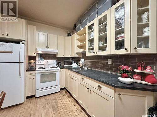 20 2201 14Th Avenue, Regina, SK - Indoor Photo Showing Kitchen