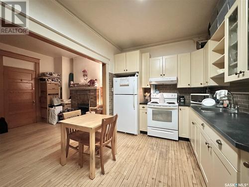 20 2201 14Th Avenue, Regina, SK - Indoor Photo Showing Kitchen