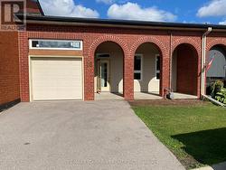 18 ARCHDEACON CLARK TRAIL  Hamilton, ON L9B 2M2