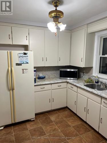 1449 Oxford Street E, London, ON - Indoor Photo Showing Kitchen