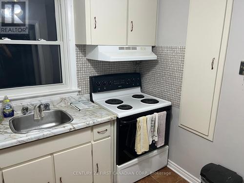 1449 Oxford Street E, London, ON - Indoor Photo Showing Kitchen