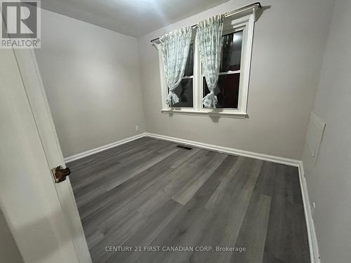 1449 Oxford Street E, London, ON - Indoor Photo Showing Other Room