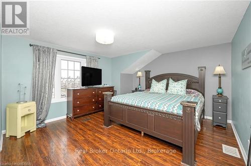 94 Rochefort Street, Kitchener, ON - Indoor Photo Showing Bedroom