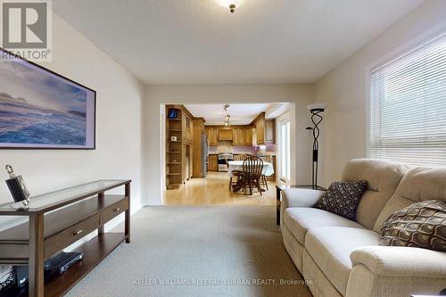 399 The Thicket, Mississauga, ON - Indoor Photo Showing Living Room