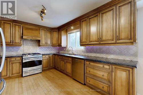 399 The Thicket, Mississauga, ON - Indoor Photo Showing Kitchen