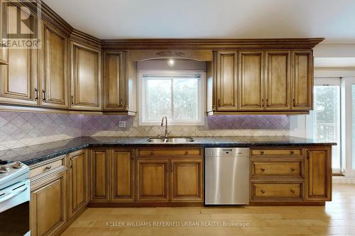 399 The Thicket, Mississauga, ON - Indoor Photo Showing Kitchen With Double Sink