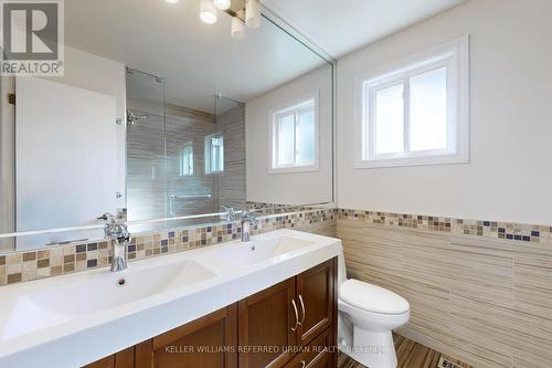 399 The Thicket, Mississauga, ON - Indoor Photo Showing Bathroom