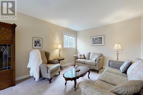 399 The Thicket, Mississauga, ON - Indoor Photo Showing Living Room