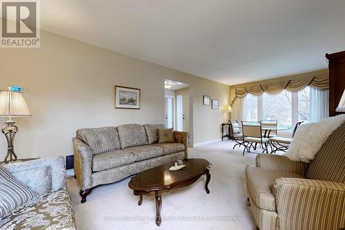 399 The Thicket, Mississauga, ON - Indoor Photo Showing Living Room