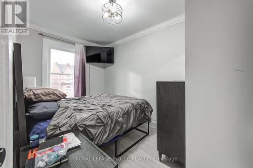 218 Catharine Street N, Hamilton, ON - Indoor Photo Showing Bedroom